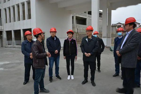 民建省委一行与中共赫章县委书记刘建平就结构乡精准扶贫项目进展情况