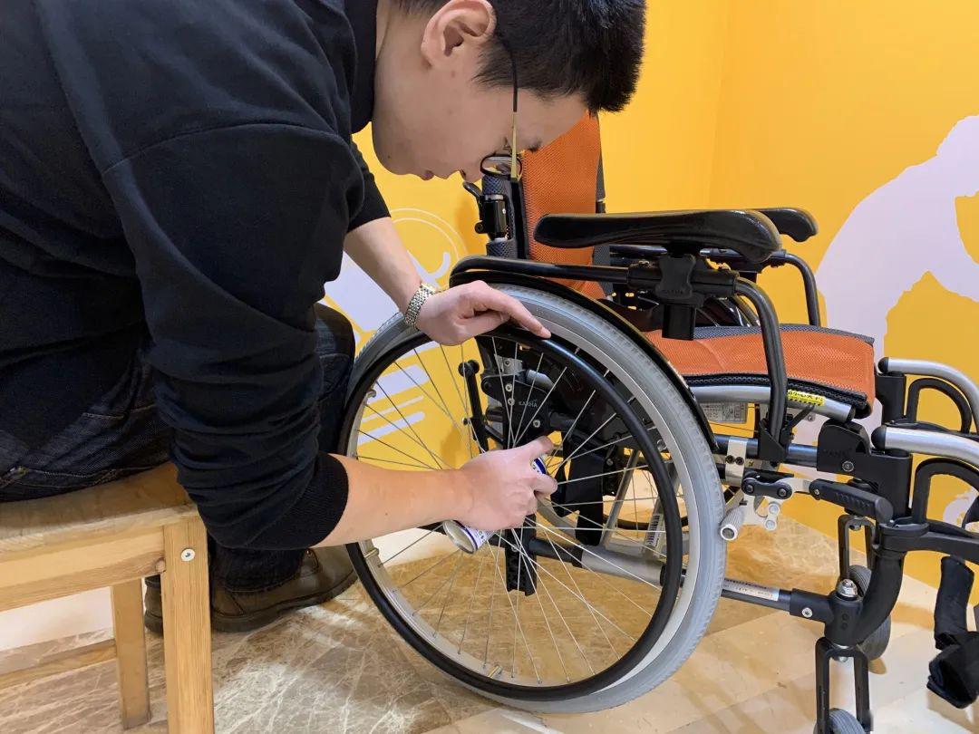 手动轮椅车维修保养的七大要点