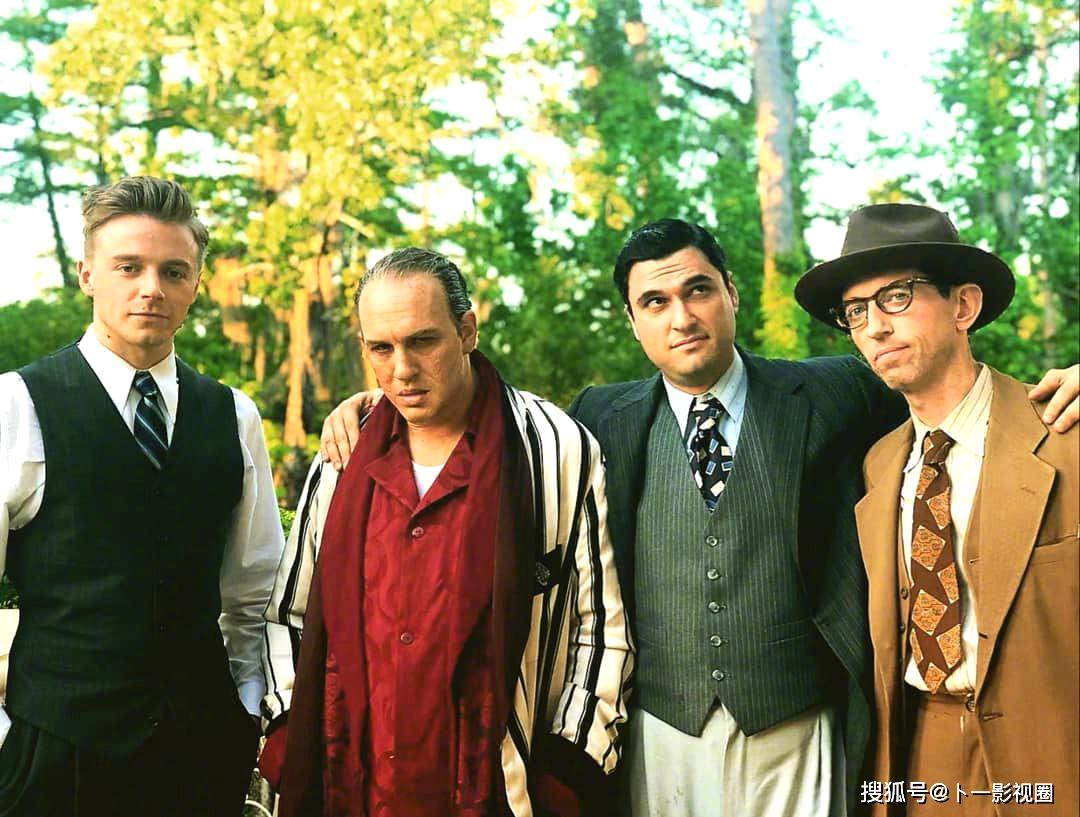 《卡彭》被定为r级 汤姆哈迪饰演黑帮教父 造型依旧是"毁容"