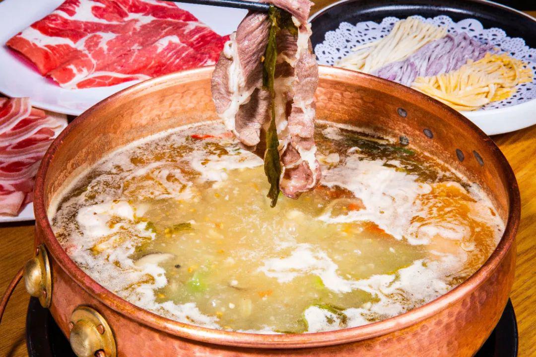 凤城四路仅99元吃贞观一品34人餐澳洲顶级和牛安格斯肥牛尊选羔羊腿肉