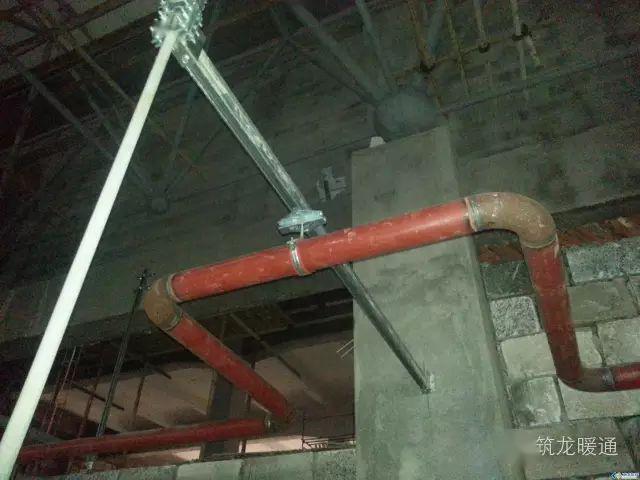 2-17 蒸汽管道方形补偿器2-16 蒸汽管道固定支架2-15 蒸汽管道滑动