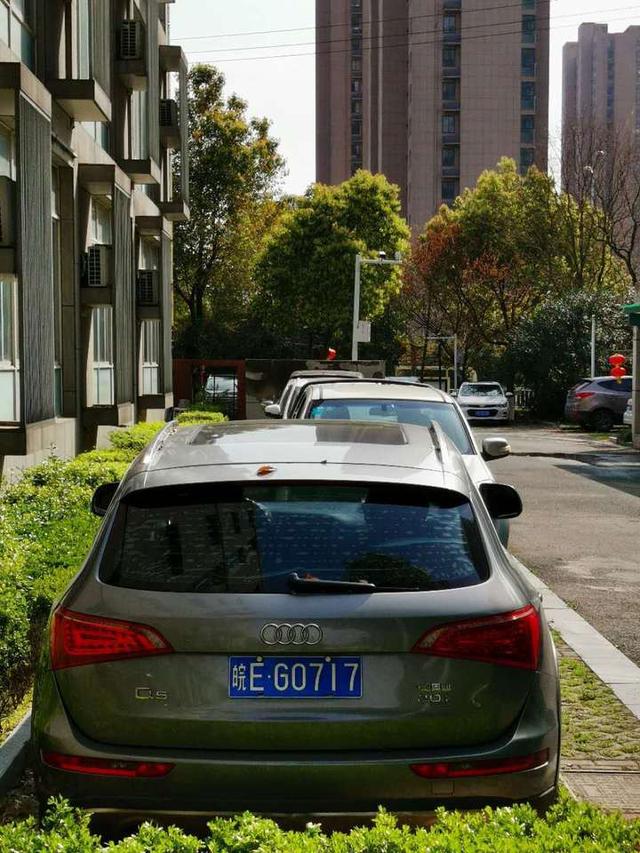 第二次拍卖芜湖市三山区一辆车牌号为皖eg0717号小型汽车