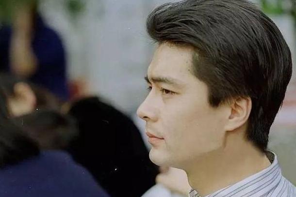 风流许亚军4任妻子无缝衔接曾为小三把妻子逼出心脏病