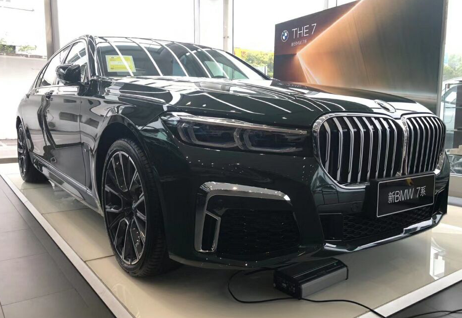 最帅气的新款宝马7系大嘴前脸激光大灯配置不输奔驰s级