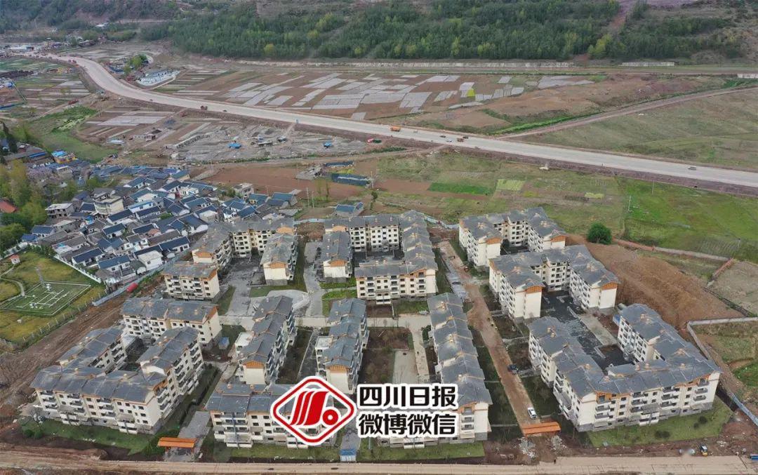 四川最大易地扶贫搬迁安置点分房77岁老人太开心我想活到100岁