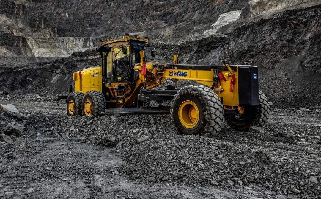 徐工超大型矿用平地机gr5505批量交付国家能源集团