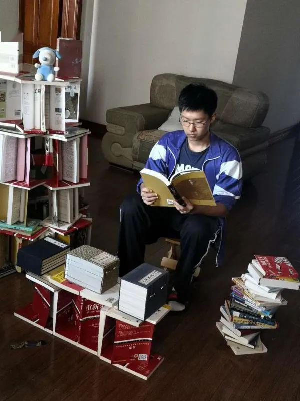 读书兴味长磨砚笔花香大连24中我的神奇书塔作品之一