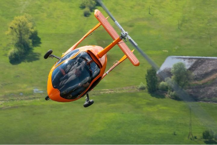 旋翼机,你会感受到比多数其它类型的飞机,特别是微,轻型飞机少得多的