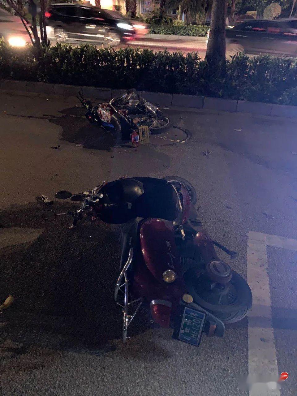 前晚,钦州四桥头一辆无牌摩托为逃避查酒驾,"狗急跳墙"逆行撞伤多人