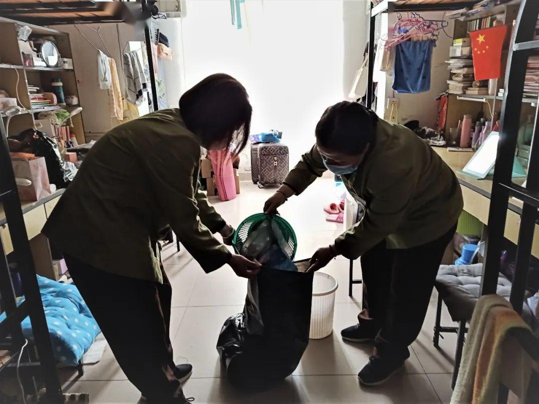 超暖心再也不用羡慕别人家的宿管阿姨