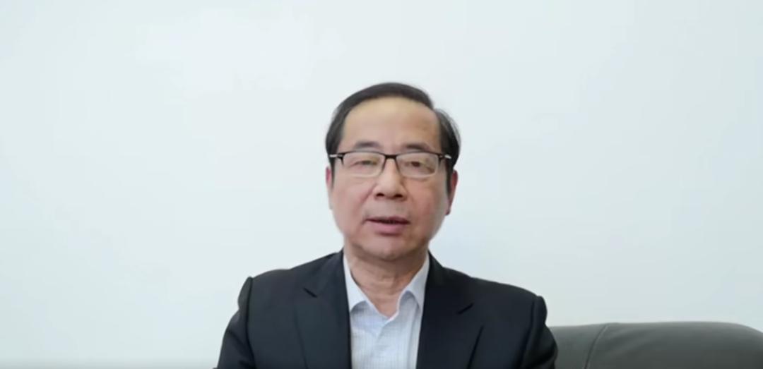 曹德明教授阿拉伯语分委员会主任委员罗林教授和秘书长周华副教授分别