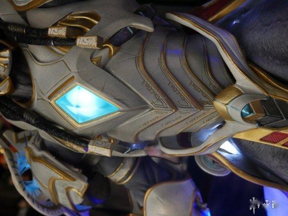 全球限量320体星际争霸大主教雕像售价3280