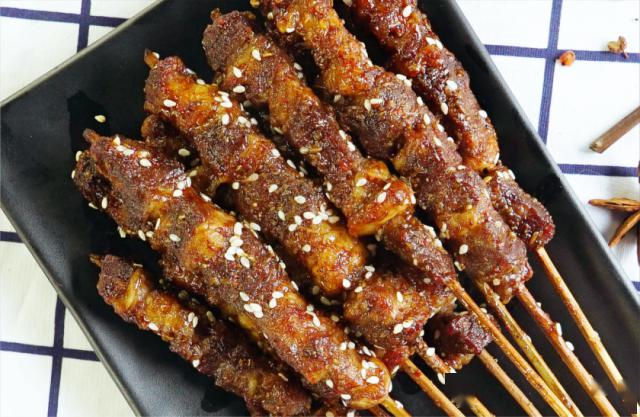 69元抢亲厨招牌烤肥牛5串烤鸡翅尖5烤掌中宝5串烤秋刀鱼1份烤杏鲍菇5