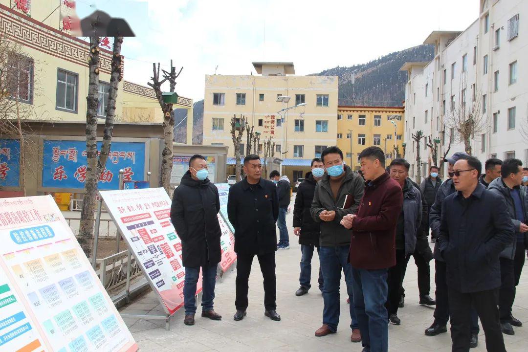 日喀则市教育局考察团莅临县中学考察学习