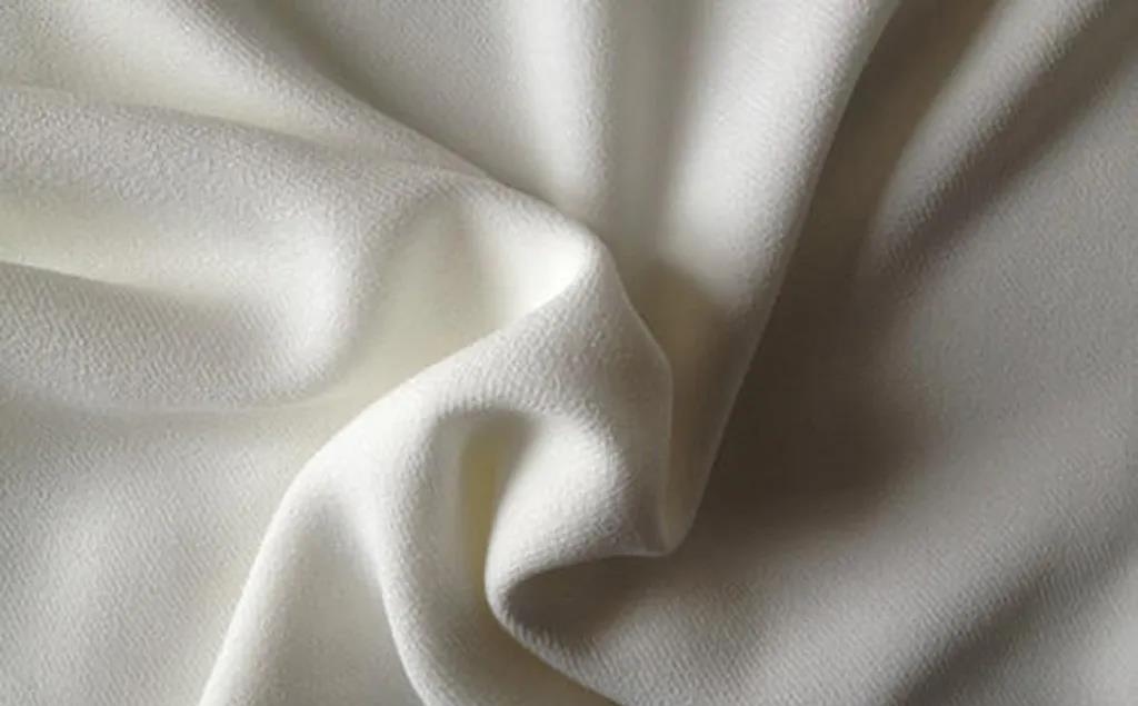 西安市阎良区西航服装有限公司校服大体有合纤织物,经编面料,棉织物