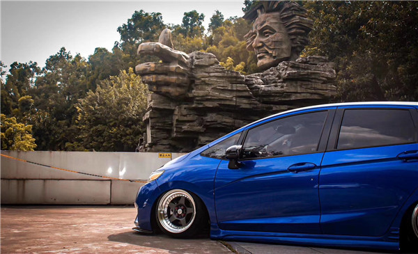 气动避震李洋分享本田飞度gk5改装空气悬架减震器低趴效果案例