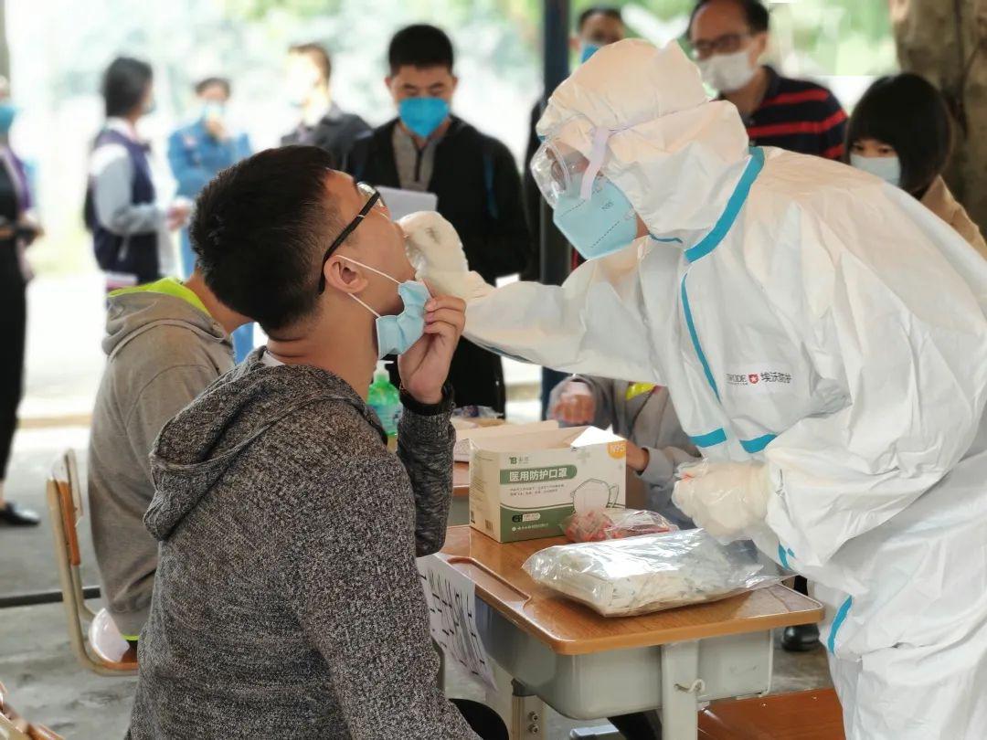 南头镇组织镇初级中学初三级学生及外镇就读毕业生开展核酸检测工作