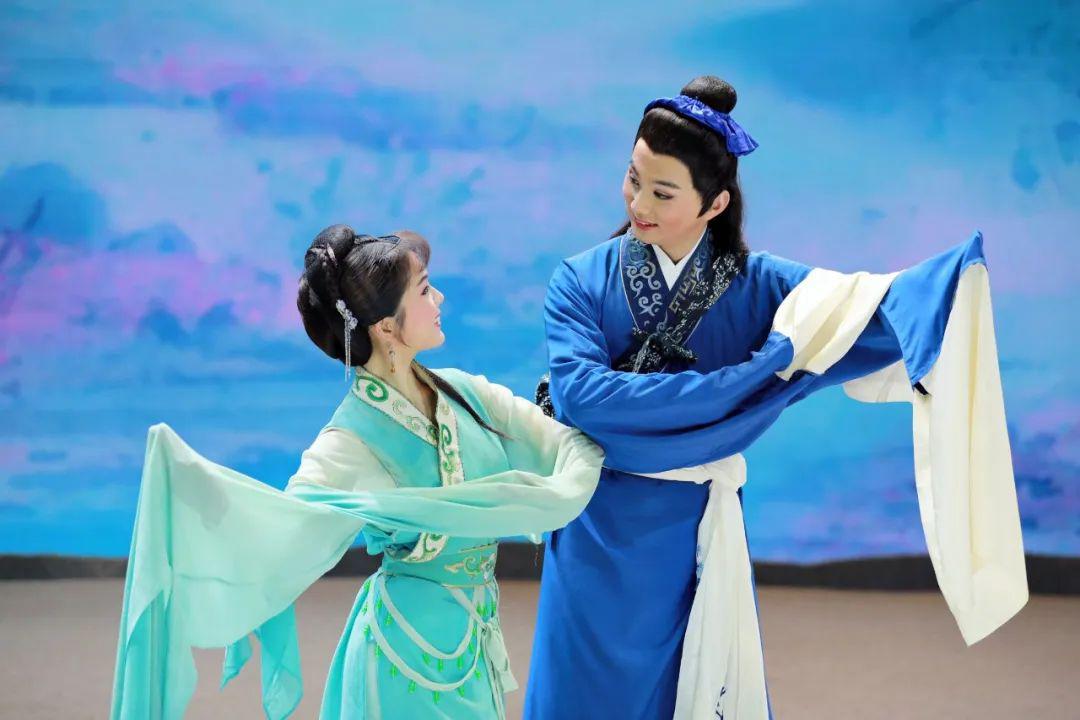 青春黄梅戏青年来开唱江李汇谢军舞台组合当自强