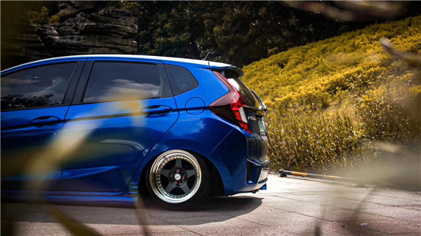 气动避震李洋分享本田飞度gk5改装空气悬架减震器低趴效果案例