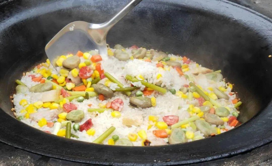 这里除了可以烧野饭,还提供烧烤设备的租赁,自己动手丰衣足食哦~吃饱