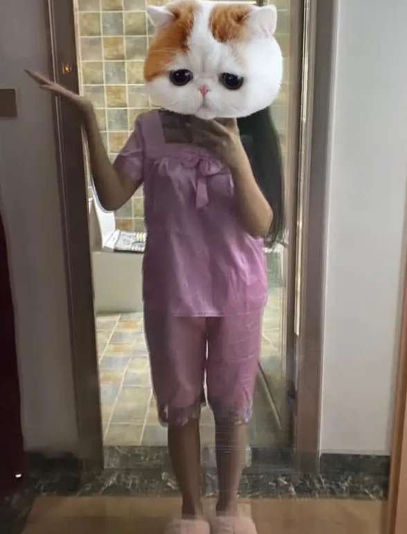 露脸后再晒睡衣照,网友:真不错!