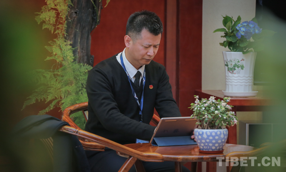 西藏工匠许琰高原天路领路人