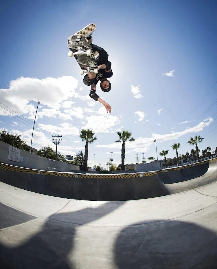 传奇滑手tonyhawk换过多少鞋子赞助