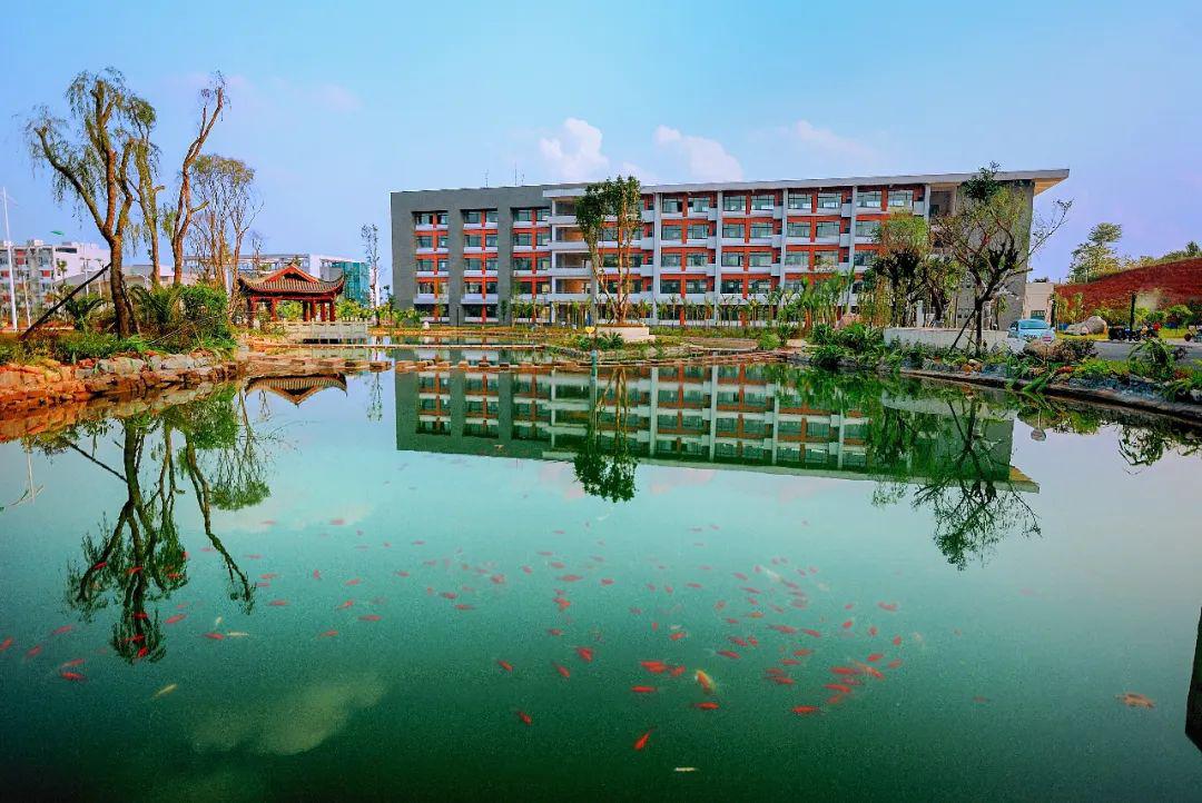 【眉州校园】仁寿一中北校区:向善思进 继往开来_办学