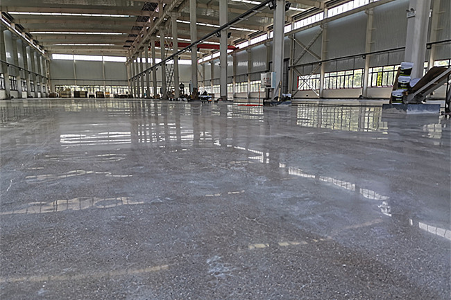 认真打磨,混凝土地坪固化效果就是这么好!_抛光