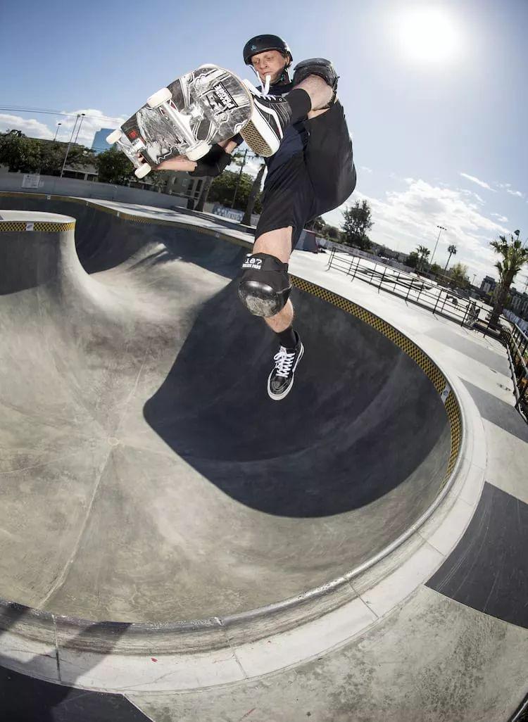 传奇滑手tonyhawk换过多少鞋子赞助