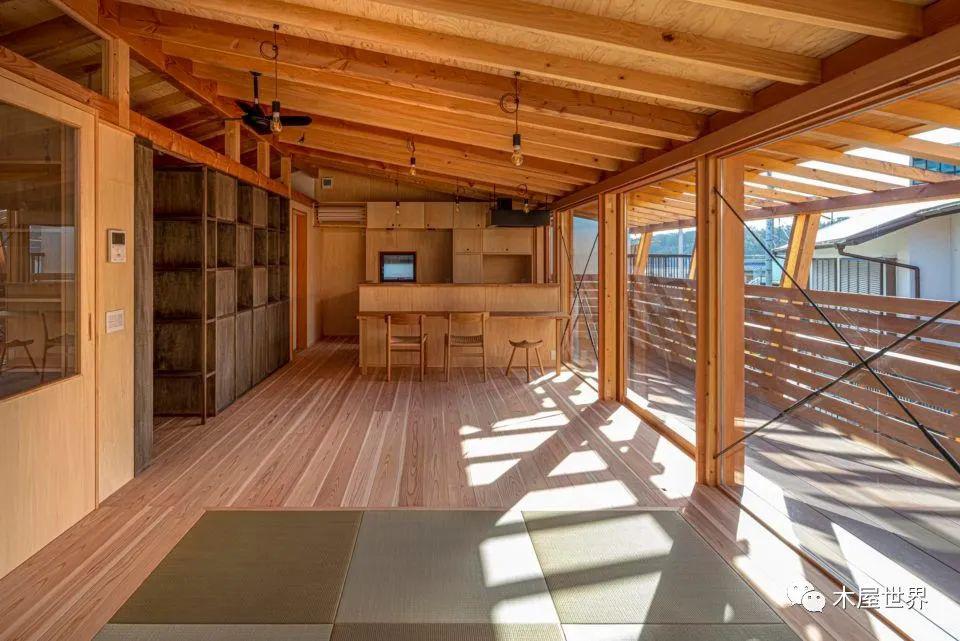 重塑生活陽臺,燒杉板建造的小屋宅_木屋