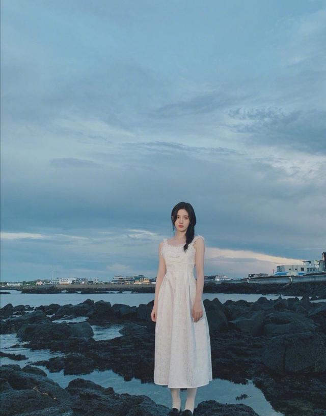 小女生鞠婧祎清新脱俗甜美造型打动人心不愧为四千年美女