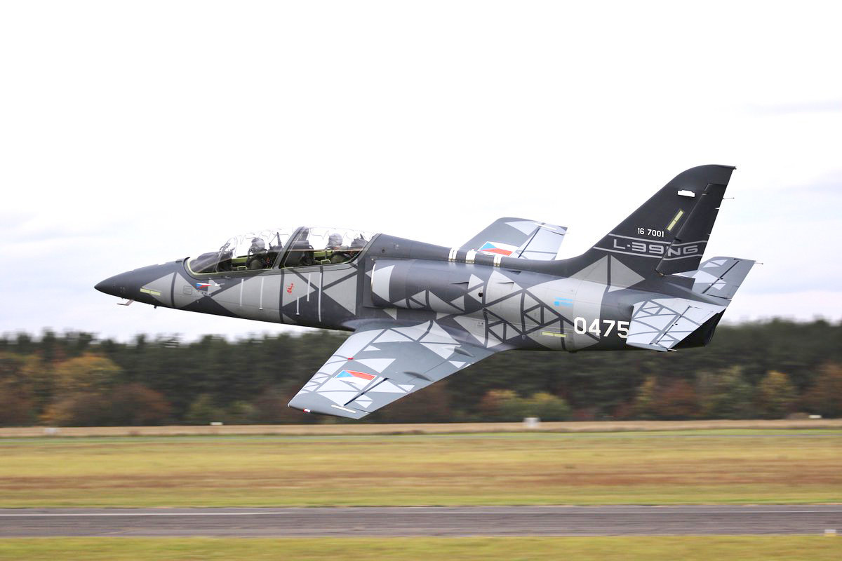 原创决胜2020贵飞ftc2000g山鹰战机实现出口