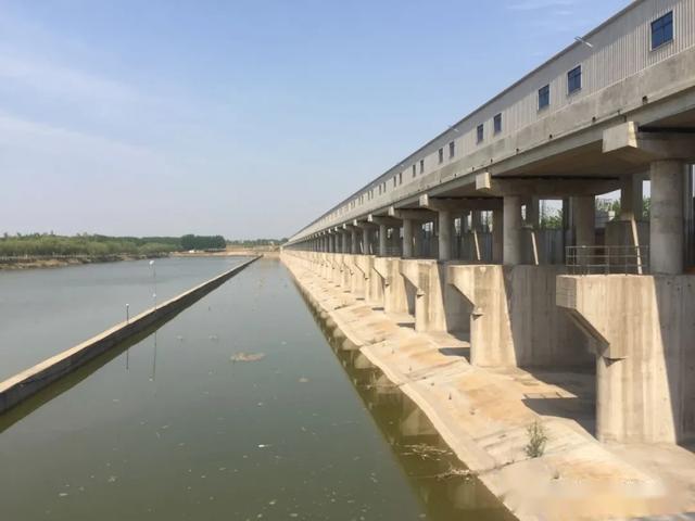 渠村大闸位于濮阳县渠村乡黄河大堤上,始建于1976年,为国家一级建筑物