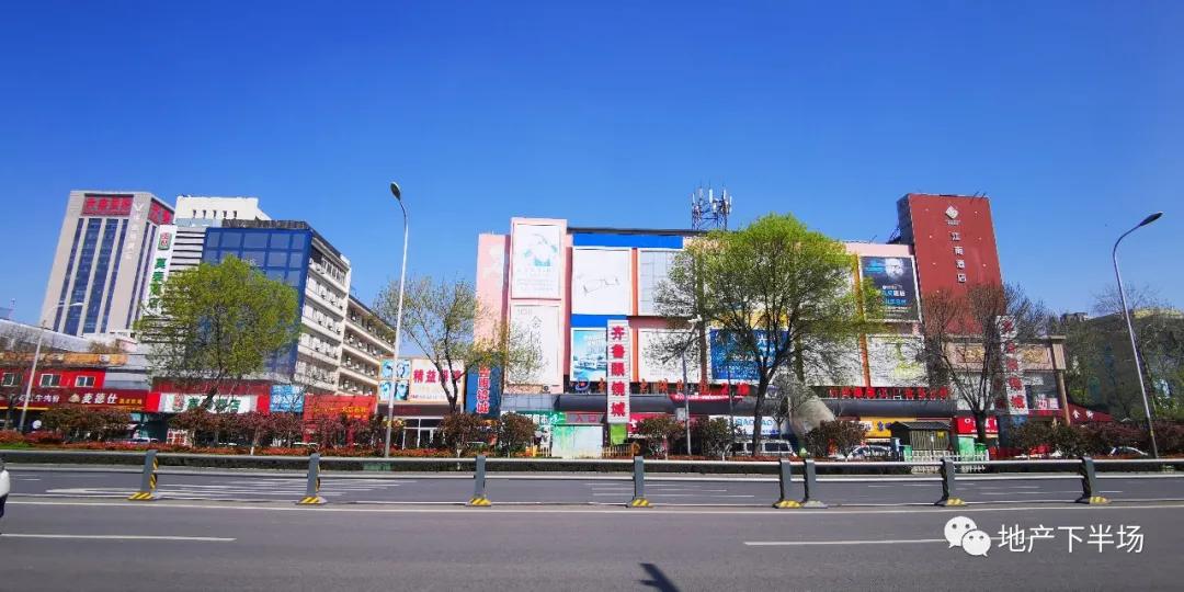 则是有全济南最大的服装批发市场——洛口服装批发市场,齐鲁鞋城,等等