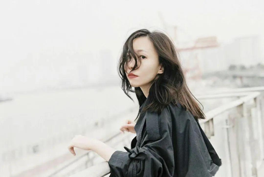 春天四部曲之曹方住在春天并灌溉它