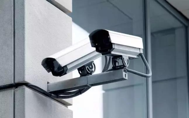 360°旋转摄像头,电子眼遍布每个角落无缝连接,全天候全方位保证业主