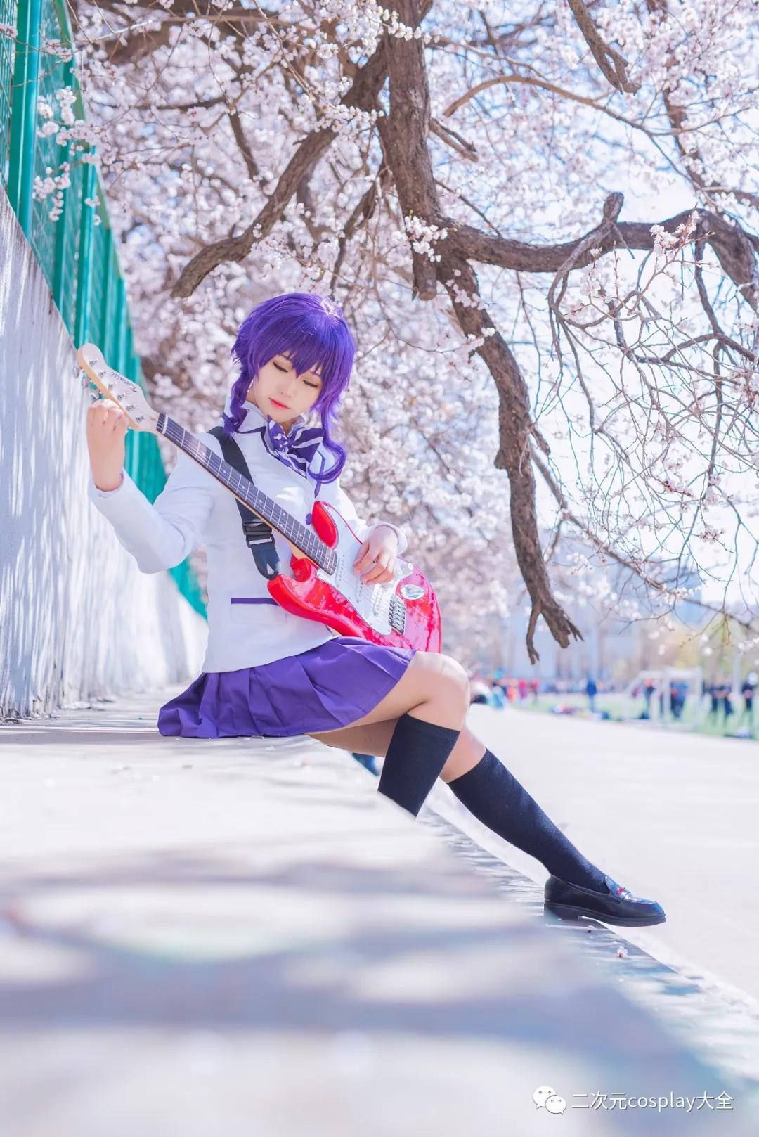 路人女主的养成方法冰堂美智留cos弹奏吉他的小可爱很有魅力的呢