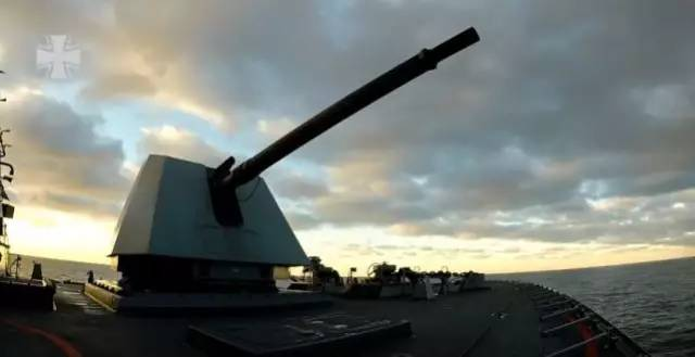 原创海上马车夫也爱意大利炮最强护卫舰换装首选奥托127舰炮