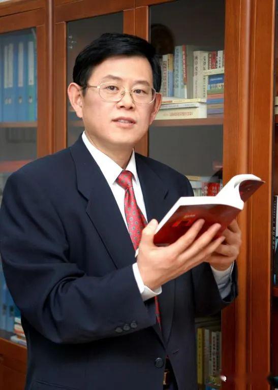 主讲人:王炳林教授,北京师范大学党委副书记主讲人简介:王炳林,北京