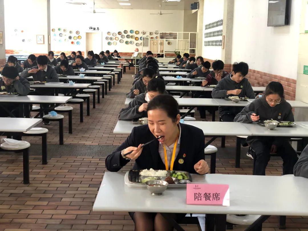 门怎么进,课怎么上,饭怎么吃?开学复课第一天,嘉定学校这么做