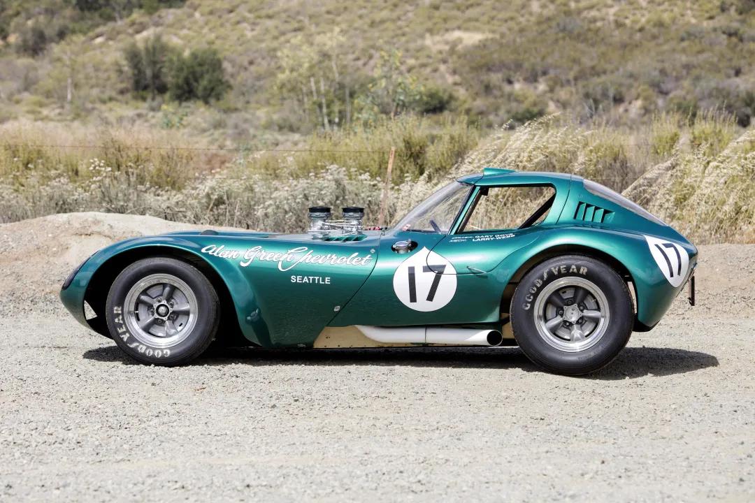 cheetah车的外型,车头非常的修长,几乎占据个整个车身,而驾驶员只能"