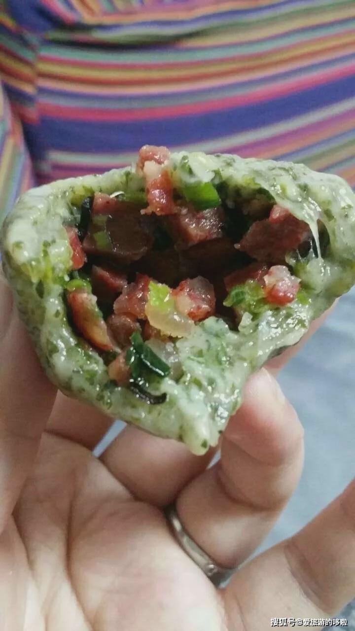 腊肠馅的棉花草粑粑更简单粗暴的方法则是直接把棉花草加进肉圆子里