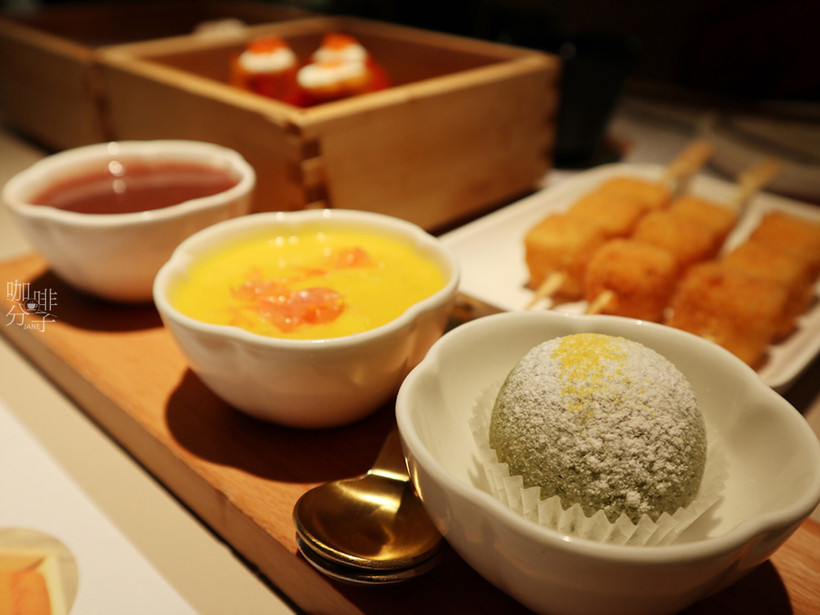 传统甜品 红豆沙,有沙沙稠稠的口感和淡淡的陈皮香;港式甜品杨枝甘露