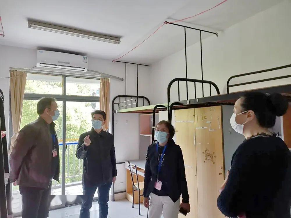 工商外国语职业学院附属中学和民办育辛高级中学进行实地调研和检查