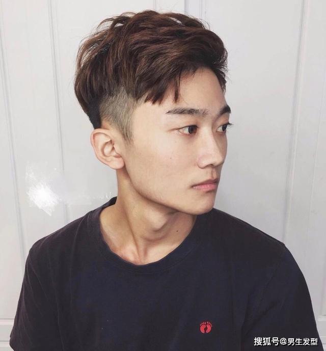 右偏分发型,偏分发型,头发漩涡偏右发型_大山谷图库