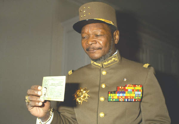 台湾女孩一心向往非洲,嫁给非洲暴君博卡萨,最终命运如何_林碧春