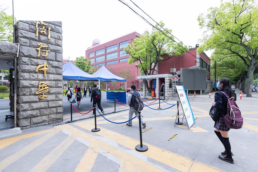 闵行区莘松中学初三复学,学生收看心理防疫微讲座闵行区返校复学当天