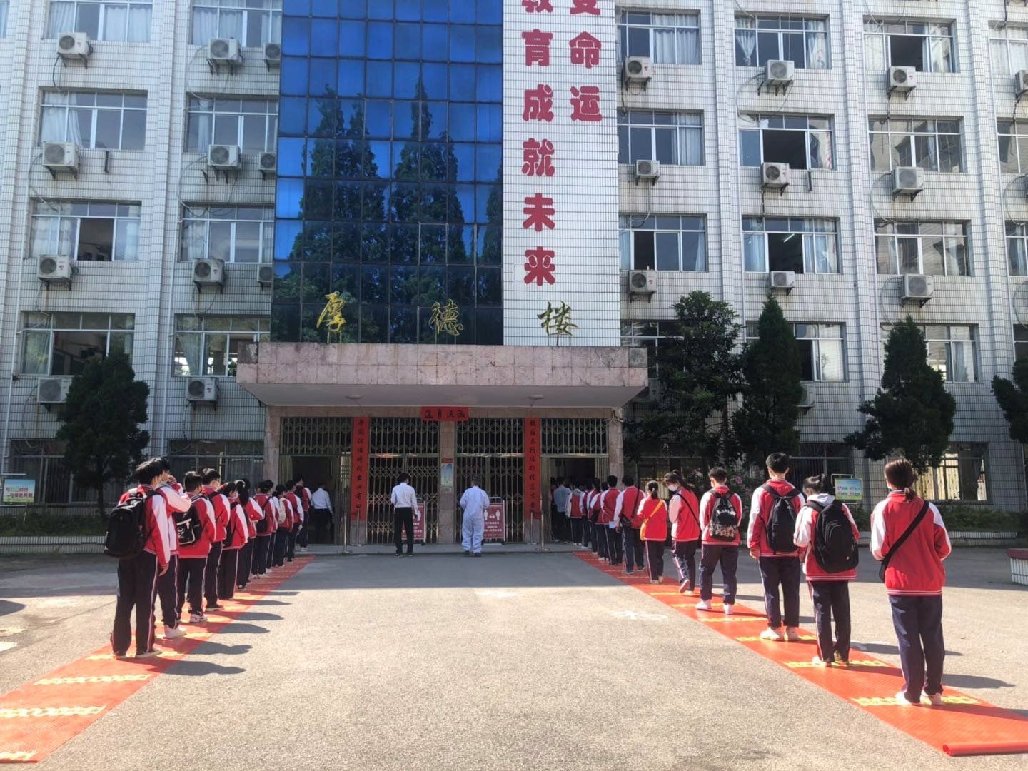 《中国纪录》直击:湖北阳新县阳新高中进行复学演练 备战高考