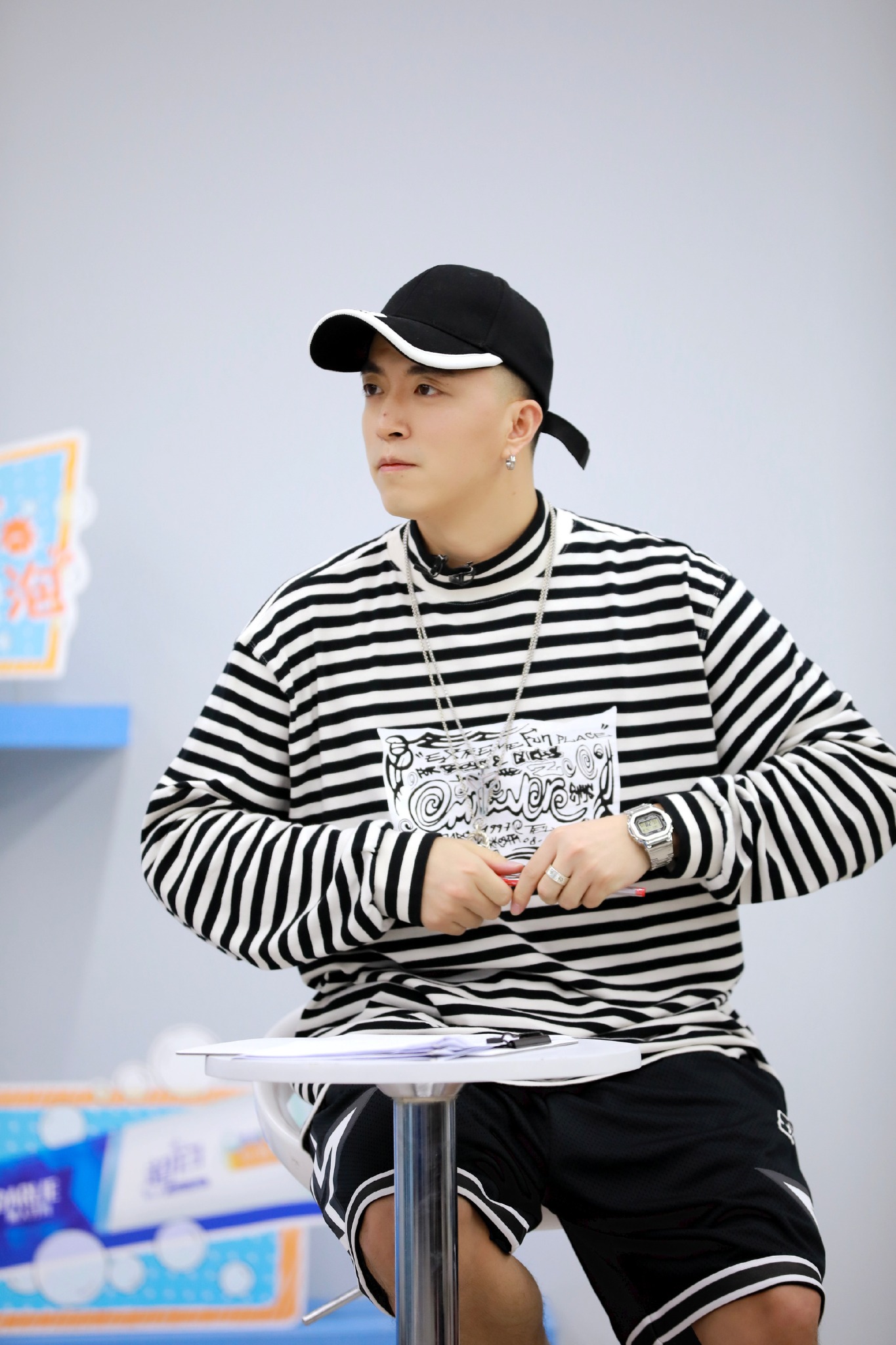 蔡徐坤跟新晋奶爸jony j聊天,谈到宝宝问题很多,是想结婚了吗?